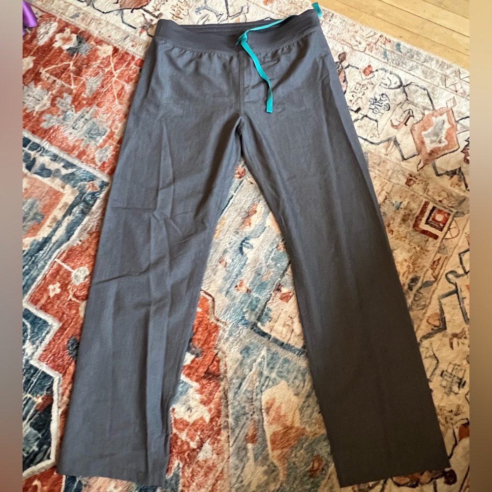 Figs women’s  grey scrub pants with Teal Drawstring